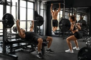 découvrez les mouvements essentiels de musculation pour vous muscler efficacement et progresser rapidement avec des exercices adaptés à tous les niveaux.