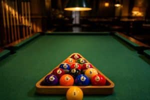 découvrez les règles et astuces essentielles pour réussir le placement des boules de billard au triangle, afin d'optimiser vos parties et améliorer votre technique.