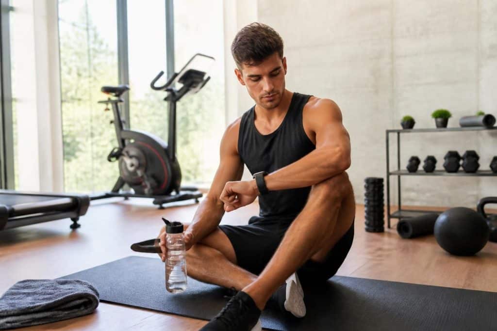 découvrez les avantages et les risques du sport à jeun, ainsi que des conseils pratiques pour s’entraîner efficacement tout en préservant votre santé.