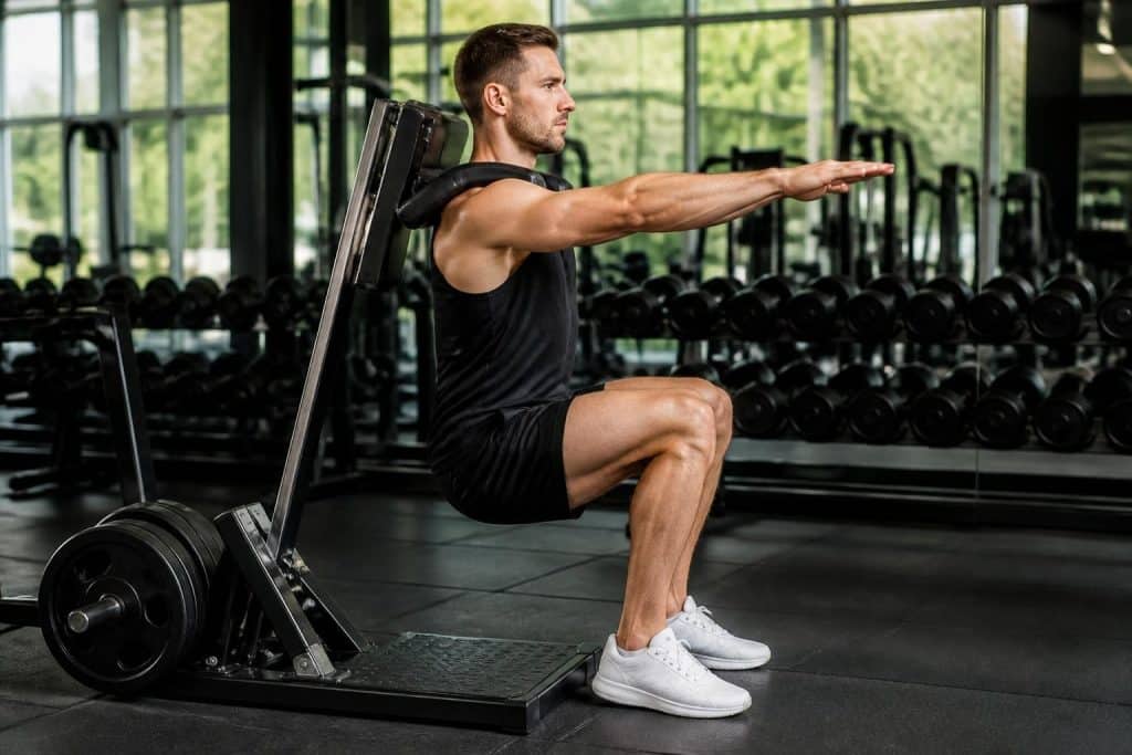 découvrez les bienfaits du pendulum squat, apprenez la technique correcte et obtenez des conseils pratiques pour renforcer efficacement vos jambes.