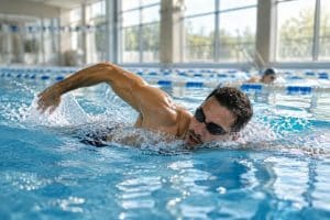 découvrez les effets de trois séances de natation par semaine sur la silhouette, le cœur, le souffle et le bien-être, et les résultats à espérer.